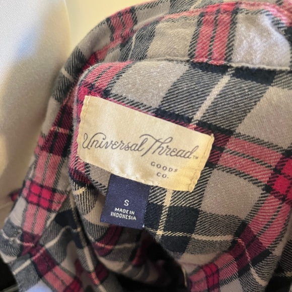 Universal Thread Plaid Button-Up Shirt - Picture 5 of 5